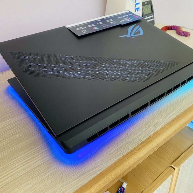 Asus Rog Scar G18, RTX 5090, Intel Ultra 9, 64GB, 2TB, garantie 3 ani, nou